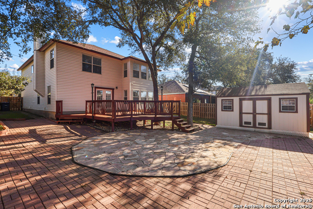 Listing photo id 17 for 15850 Marisa