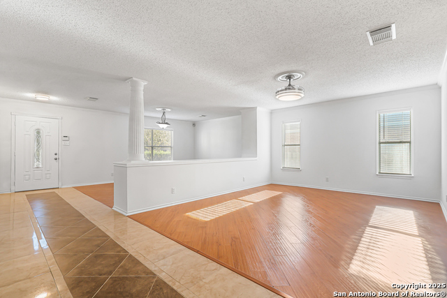 Listing photo id 3 for 15850 Marisa