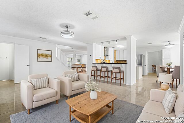 Listing photo id 6 for 15850 Marisa