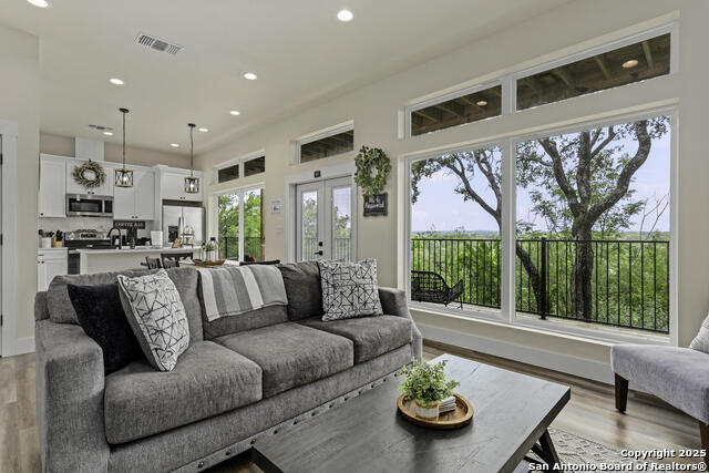 Image 15 of 29 For 1121 Gruene B