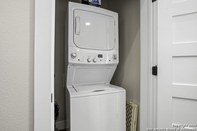 Image 27 of 29 For 1121 Gruene B