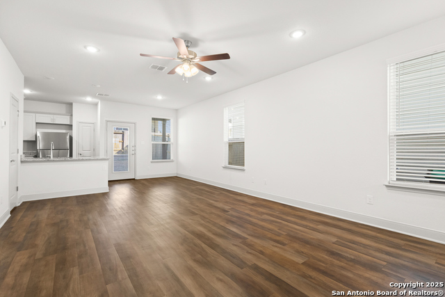 Image 6 of 22 For 7620 Magnolia Village  102