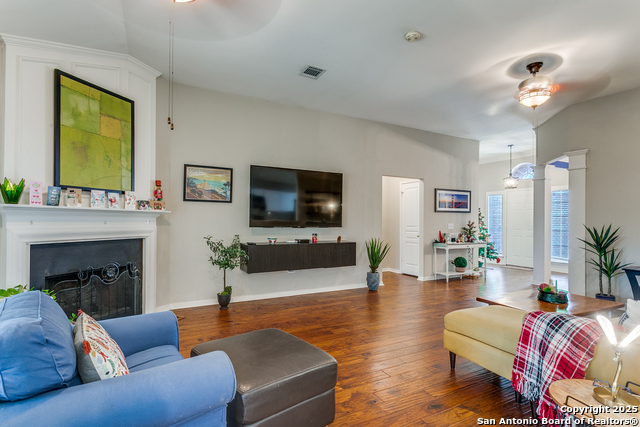 Image 13 of 27 For 3011 Fall Crest Dr.