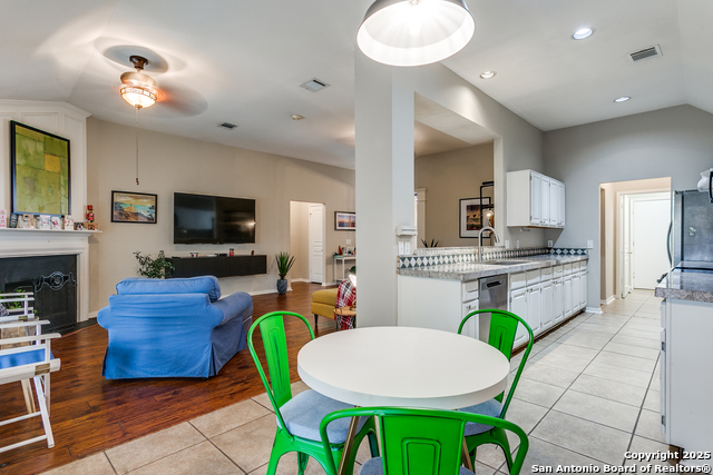 Image 14 of 27 For 3011 Fall Crest Dr.