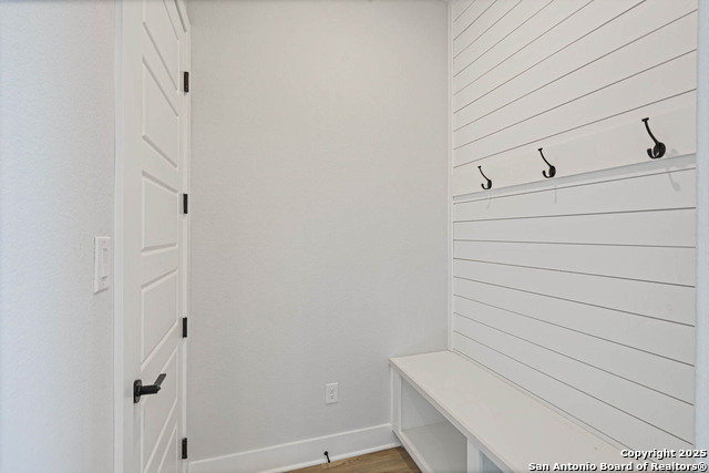 Listing photo id 13 for 189 Wisteria View