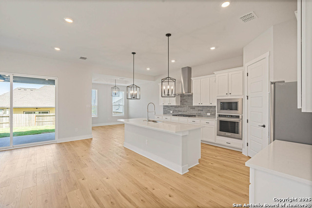 Listing photo id 2 for 189 Wisteria View