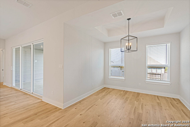 Listing photo id 3 for 189 Wisteria View