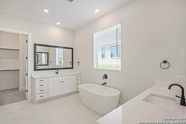 Listing photo id 7 for 189 Wisteria View