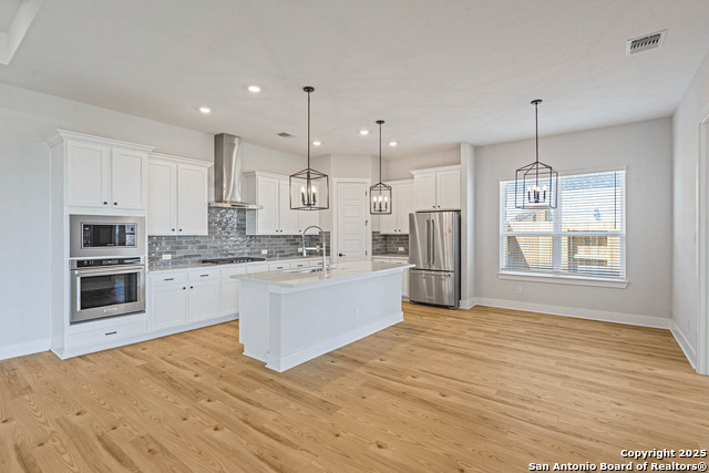 Listing photo id 3 for 322 Lawrence Drive