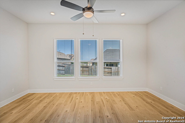 Listing photo id 7 for 322 Lawrence Drive