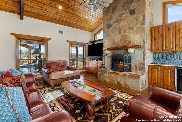 Image 5 of 48 For 381 Schneider