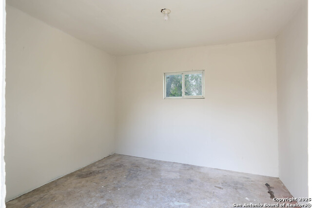 Listing photo id 15 for 772 Cresthill