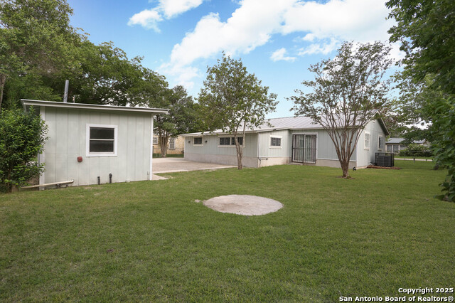 Listing photo id 16 for 772 Cresthill