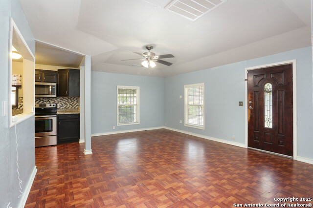 Listing photo id 2 for 772 Cresthill