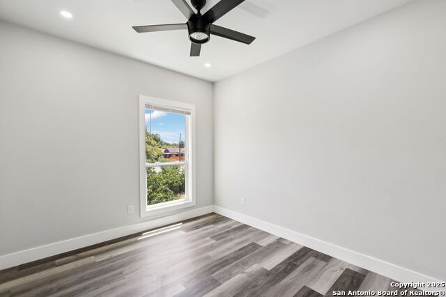 Image 23 of 40 For 803 Indiana