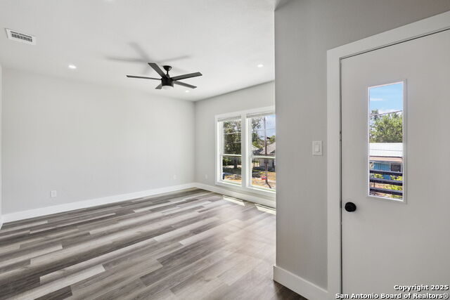 Image 32 of 40 For 803 Indiana