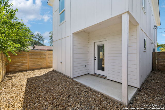 Image 36 of 40 For 803 Indiana