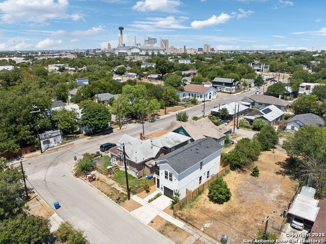 Image 37 of 40 For 803 Indiana