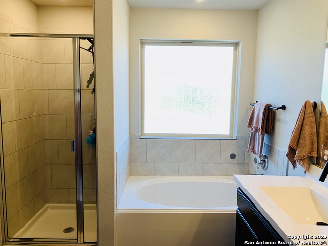 Listing photo id 13 for 5677 Cross Over