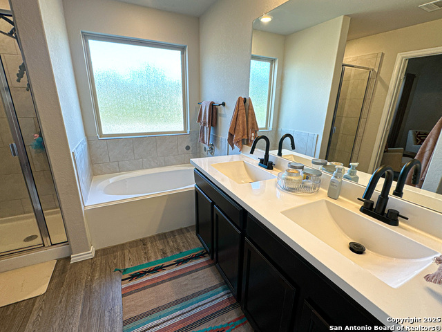 Listing photo id 14 for 5677 Cross Over