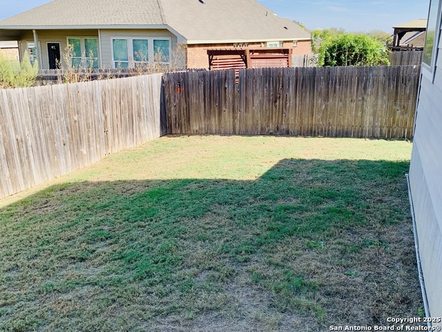 Listing photo id 17 for 5677 Cross Over