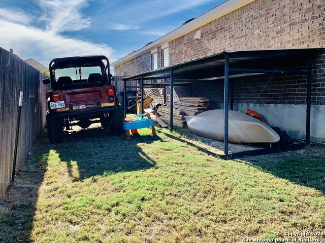 Listing photo id 18 for 5677 Cross Over