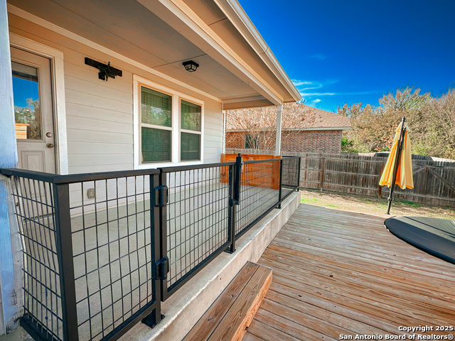 Listing photo id 23 for 5677 Cross Over