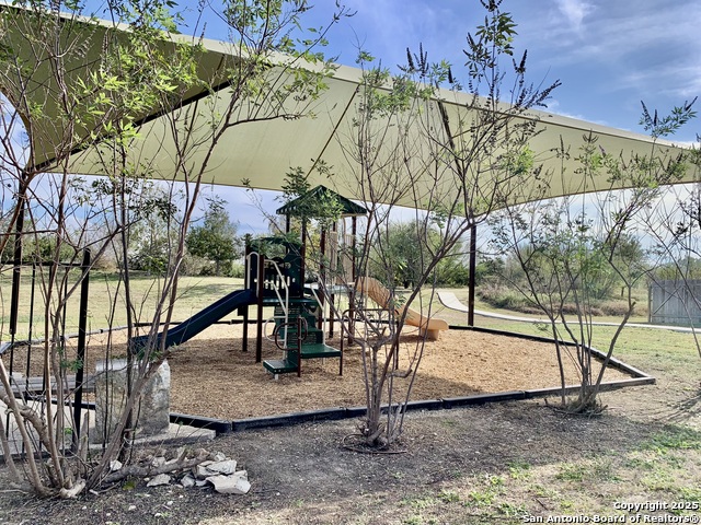 Listing photo id 25 for 5677 Cross Over