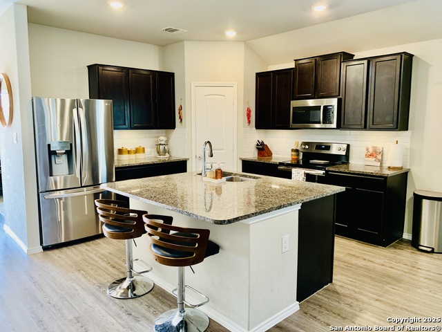 Listing photo id 2 for 5677 Cross Over