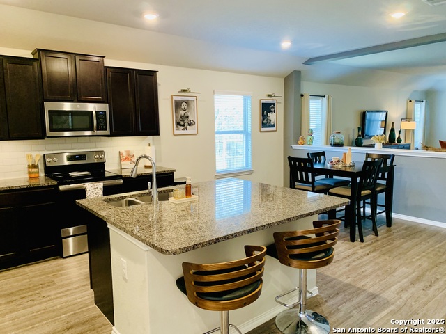 Listing photo id 3 for 5677 Cross Over