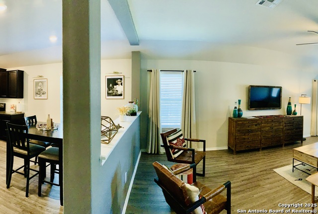 Listing photo id 4 for 5677 Cross Over