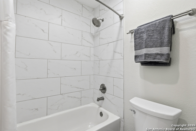 Image 21 of 36 For 13814 Crested Rise