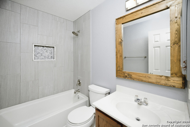 Image 18 of 21 For 5843 Providence Oak