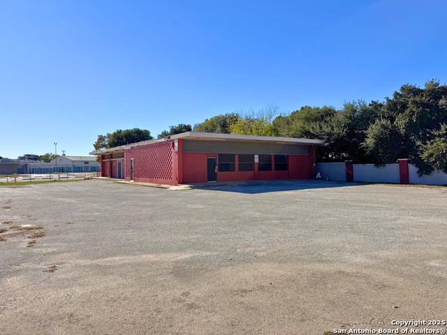 Listing photo id 1 for 2507 General Mcmullen Dr S