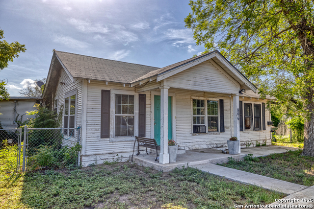Details for 806 Park St S, Uvalde, TX 78801