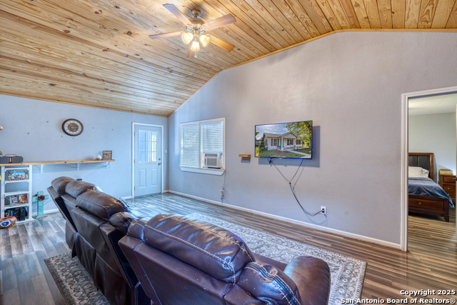 Image 13 of 25 For 806 Park St S