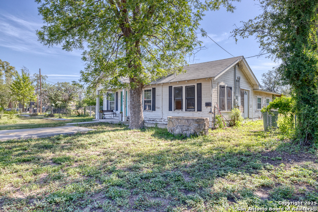 Image 18 of 25 For 806 Park St S