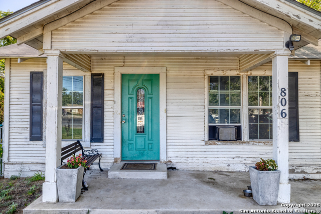 Image 3 of 25 For 806 Park St S