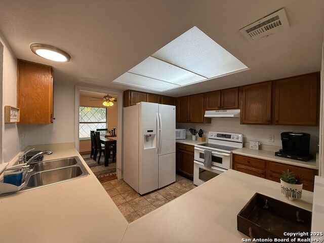 Image 10 of 27 For 4702 Sunny Grove