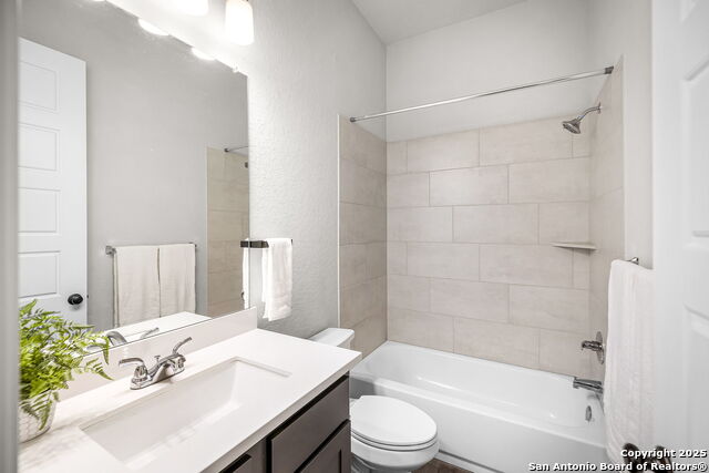 Image 18 of 26 For 429 Juana  