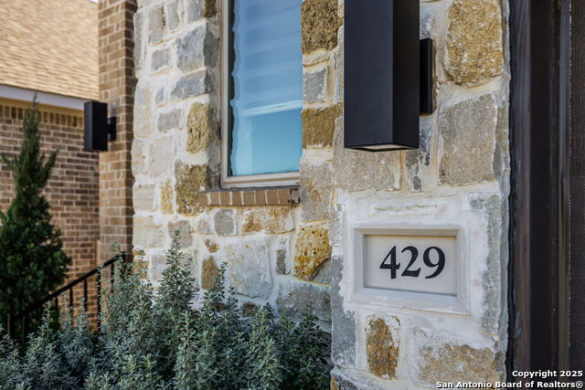 Image 2 of 26 For 429 Juana  