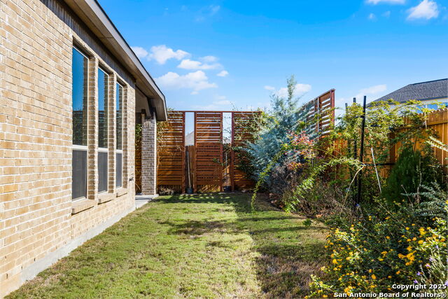 Image 22 of 26 For 429 Juana  