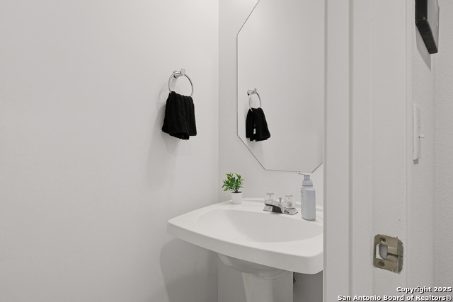 Image 27 of 44 For 9518 Antoine Forest