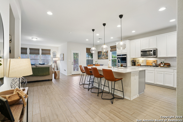 Listing photo id 9 for 9028 Curling Post