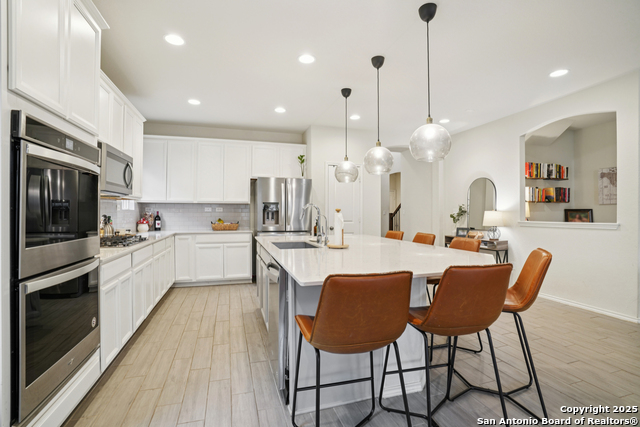 Listing photo id 11 for 9028 Curling Post