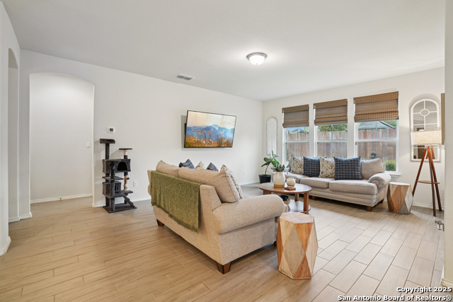 Listing photo id 13 for 9028 Curling Post