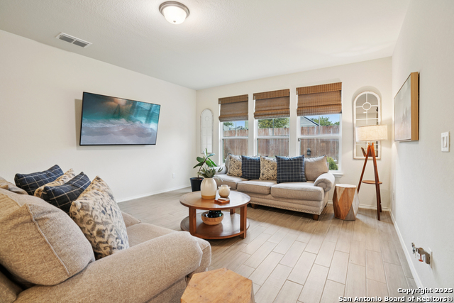 Listing photo id 14 for 9028 Curling Post