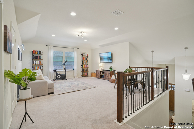 Listing photo id 21 for 9028 Curling Post