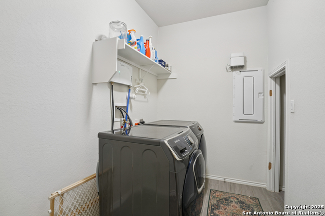 Listing photo id 35 for 9028 Curling Post