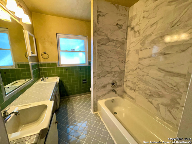 Image 11 of 15 For 335 Saratoga Dr